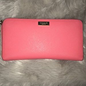 Pink Kate Spade wallet💖